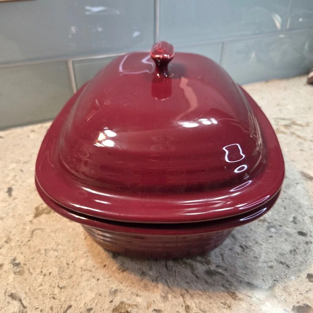 Pampered Chef Deep Covered Baker Cranberry Burgundy Stoneware 3.1 Qt 2101 USA